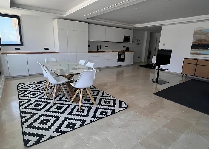 Premium First Line Beachside Views By Turivida Daire Fuengirola